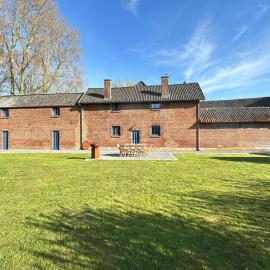 Hoefke Voort Rural farmhouse in Haspengouw, total peace in protected landscape