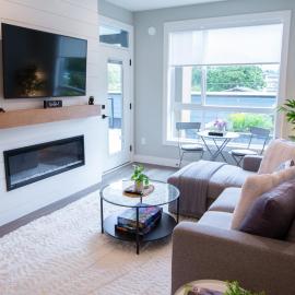 New 1 Bed Condo with Mtn Views, hotel in Harrison Hot Springs