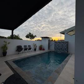 Jaco casa vacacional con piscina privada y a 200 metros del mar