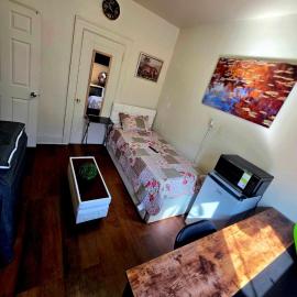 Habitación Privada y sencilla con TV de 55 pulgadas cerca de NY