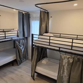 Daphne's Tropical Oasis Boutique Hostel, hotel en Hallandale Beach