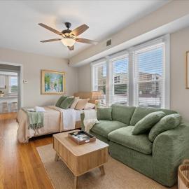 Cozy Downtown Studio Walk to Metra, hotel in Downers Grove