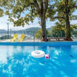 Tongyoung Blue House Spa Pension, hotel en Tongyeong