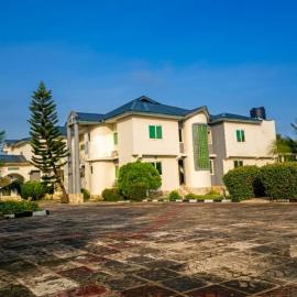 Floyds Beach Resort & Spa, hotel i Nyanyanu