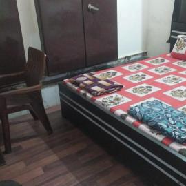 Pandit Rambabu Gautam Ji Dharmshala तीर्थपुरोहित श्री धाम वृन्दावन l 3 minute walking to Bankey Bihari Temple l AC and Non AC room Available, Hotel in Vrindāvan