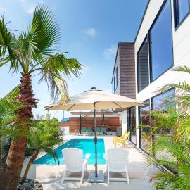 2026年8月新築,海直結!!ビーチフロント,オーシャンビュー,プール,サウナ付きヴィラ---Taito Pool EDGE---, hotel u gradu Chōjamachi