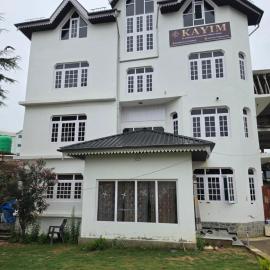 Grand kayim, hotel Szrínagarban