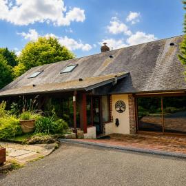 Maison familiale au vert avec grand terrain arboré