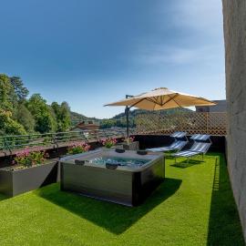 4 BD with SPA near center Private parking, hotel u Comu