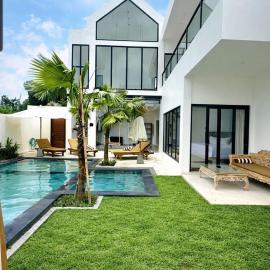 Villa Jaya Luxury 3 Bed Room Villa Private Pool Jacuzzi 5 minutes from Nuanu, hotelli kohteessa Munggu