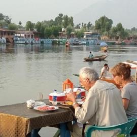 THE Bombay Group of House Boat, готель у місті Срінагар