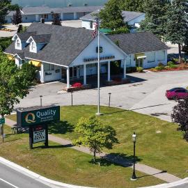Quality Inn & Suites Mackinaw City Beachfront
