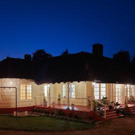 The Hundred House - Colonial Bungalow- Wayanad, hotel in Ambalavayal