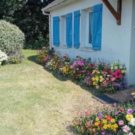 House with garden near the sea in Mesquer，Mesquer的飯店