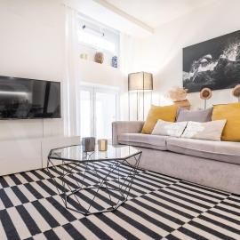 Spacious Historic Centre Apartment REMS