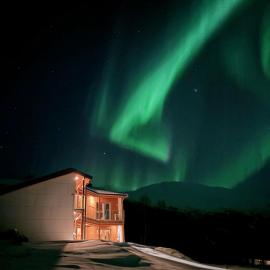 Modern house secluded in nature, hotel di Storbukt
