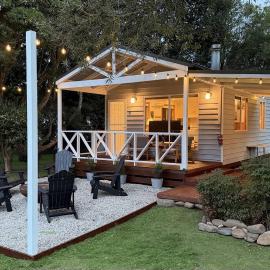 The Banya Place - renovated cabin in Bright: Bright şehrinde bir otel