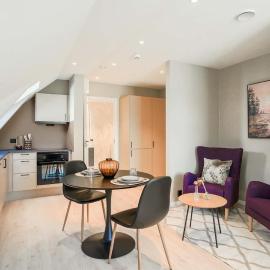Modern entire apartment in city 305 for 2 guests, hotel i Gjøvik