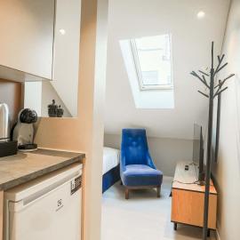 Modern entire apartment in city center 306