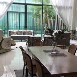 Luxury, Affordable and Spacious Private Villa with Swimming Pool & Jacuzzi for 20 plus ppl Cyberjaya, hotel in Cyberjaya