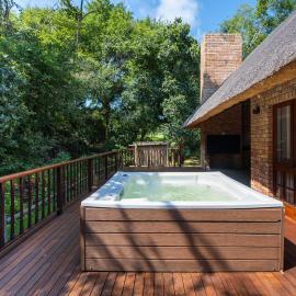Kruger 268 - Luxury Self-Catering - Jacuzzi, готель у місті Гейзівью