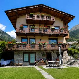 We are 4810 Petit coin Courmayeur