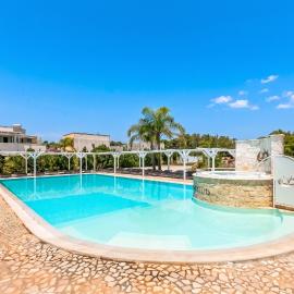 Viesnīca Pino Resort with shared pool pilsētā Torre Lapillo