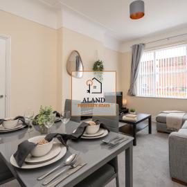 Large cosy house - free on street parking