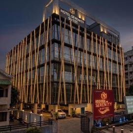 Hotel Serenity Suites, ξενοδοχείο στη Ναγκπούρ
