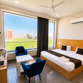 Hotel Olive Sunny Enclave, Near Airport Road, Mohali, hotel Kharar városában