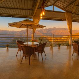 The Four Season Resort, Mussoorie - top rated & most awarded property in mussoorie, hotel din Mussoorie