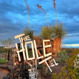 Hole in the Wall Getaway - USA Mexico Border Bed and Breakfast, hotel di Columbus