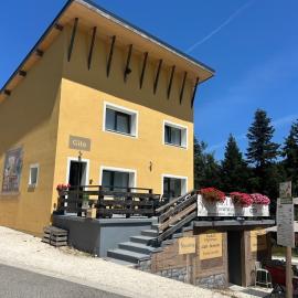 Chalet Jaune PINEA, hotel Sarcenas városában
