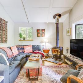 Lakefront Home w/ Decks & Views in Newbury, Hotel in Newbury