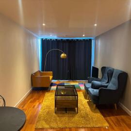 Canal-side 2 bed flat, Brindleyplace, Birmingham, hotel di Birmingham