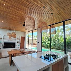 3BR Luxury Villa 8 Min to Munggu Beach, hotelli kohteessa Munggu