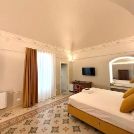 Bellavitarooms-Fiore di Maggio Luxury Suites, hotel u Meteri