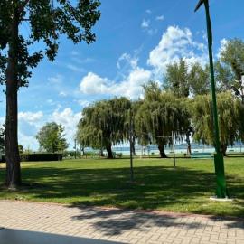 Balat-ON Apartman, hotel in Balatonberény