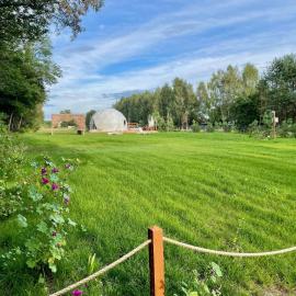 beGLAMP - Glamping nad Zalewem Próba، فندق في Brzeźnio
