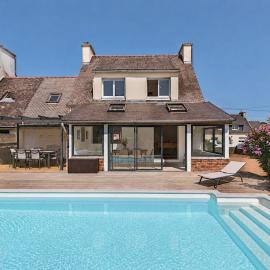 Maison 6 pers piscine, pétanque & babyfoot, hotel in Plomeur