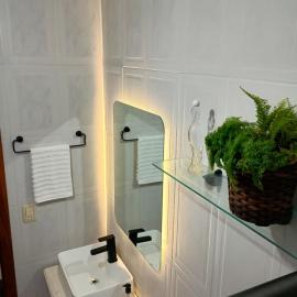 Quarto com banheiro privativo em Estância Velha, hotel u gradu Genuino Sampaio