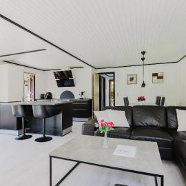 Modern Beachside Retreat in Marielyst 2BR, hotel in Marielyst