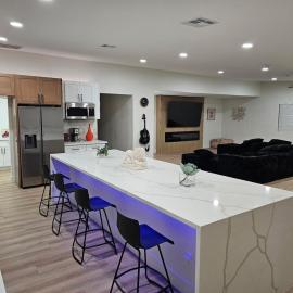 Luxury Mansion on a Budget - Click to find out more!, hotel em Pahrump