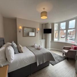 City Centre Townhouse - 5BR - 3BA - Sleeps 10, hotel a Belfast