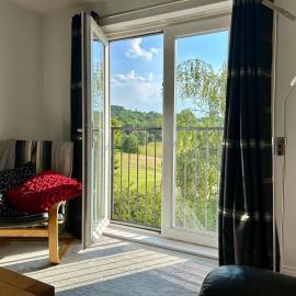 Light & Airy flat, Amazing view, hotel in Whitefield
