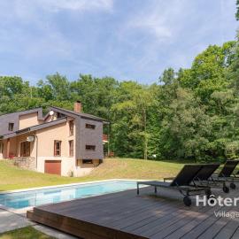 Villa Les Chabannes Pool Billiards & Leisure, hotell sihtkohas Feytiat