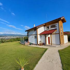 AMAZING view, privacy and comfort - SPA Villa Krasi, viešbutis mieste Blagojevgradas