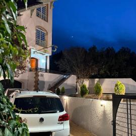 Villa centre ville zéro six soixante neuf soixante huit 3828, hotel v destinaci Ifrane
