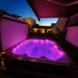 Le Tropical, hotel in Le Grau-du-Roi