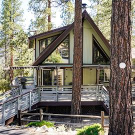 Hike, Swim & Relax: Pine Mountain Club Escape!, hotel in Frazier Park
